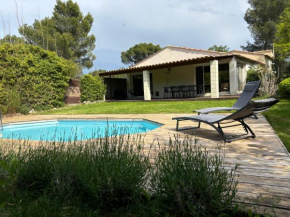 Villa de vacances nichée dans la Garrigues, à 10 minutes d'Avignon